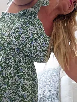 Melody73 online show from October 6, 5:35 pm