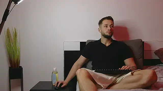 Snapshot of nicholasX1 chatting on March 17, 5:12 am nicholasX1 online show from March 17, 5:12 am