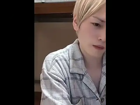 Snapshot of mgnhiroyuki chatting on November 15, 9:35 am mgnhiroyuki online show from November 15, 9:35 am