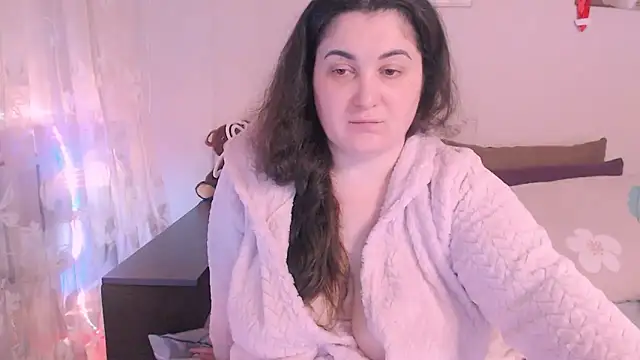 Snapshot of SoftLia chatting on March 18, 7:12 pm SoftLia online show from March 18, 7:12 pm