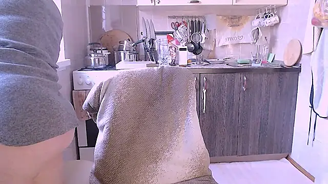 Snapshot of SoftLia chatting on September 21, 5:34 am SoftLia online show from September 21, 5:34 am