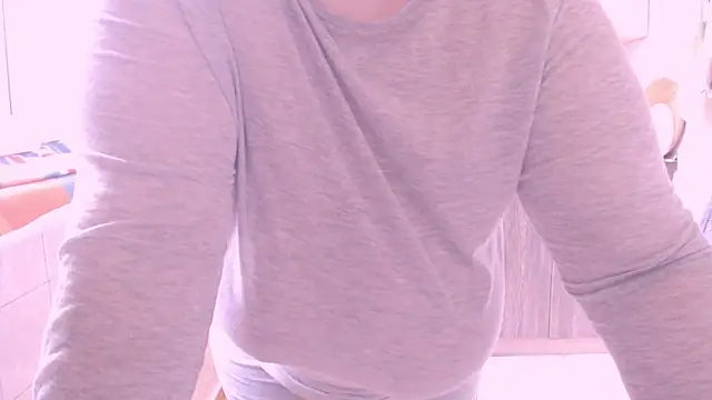 Snapshot of SoftLia chatting on December 24, 9:28 am SoftLia online show from December 24, 9:28 am