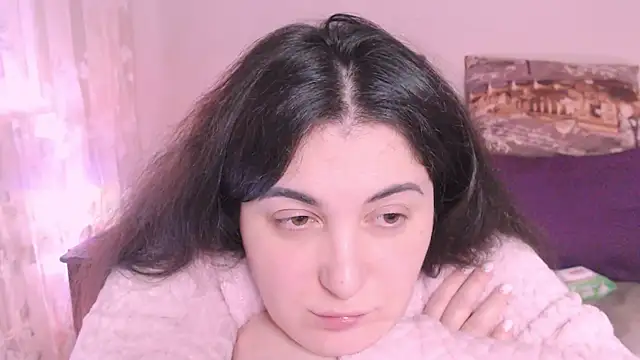 Snapshot of SoftLia chatting on December 9, 9:16 pm SoftLia online show from December 9, 9:16 pm