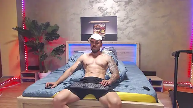 Snapshot of Tiberius_hunk chatting on June 14, 8:48 am Tiberius hunk online show from June 14, 8:48 am