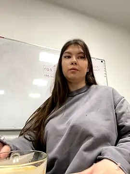 HannaJohnson online show from November 9, 5:55 am