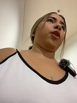 lunaxxx 69 online show from October 26, 1:06 am