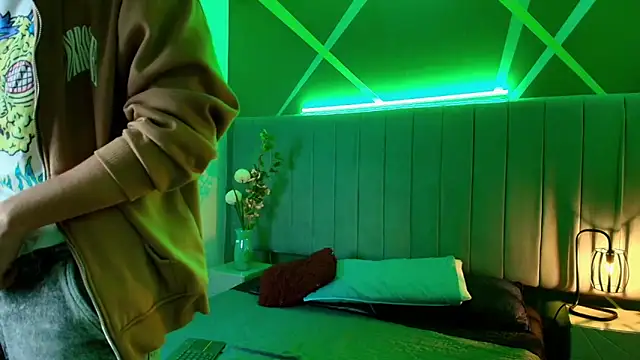 Snapshot of Andrew_Wolff chatting on October 29, 2:21 am Andrew Wolff online show from October 29, 2:21 am