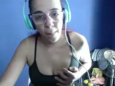 Snapshot of luli_angel chatting on March 3, 6:42 am luli angel online show from March 3, 6:42 am