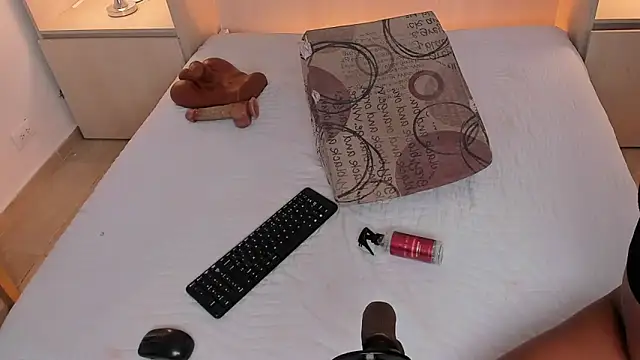 BeverlySteel online show from November 9, 12:42 pm