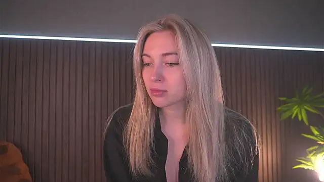 Snapshot of christie_luv chatting on September 27, 5:24 am christie luv online show from September 27, 5:24 am