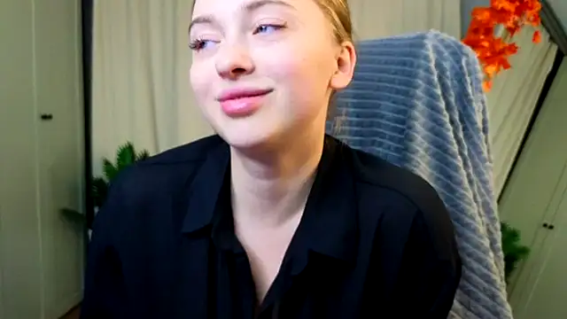 christie luv online show from November 19, 2:28 pm