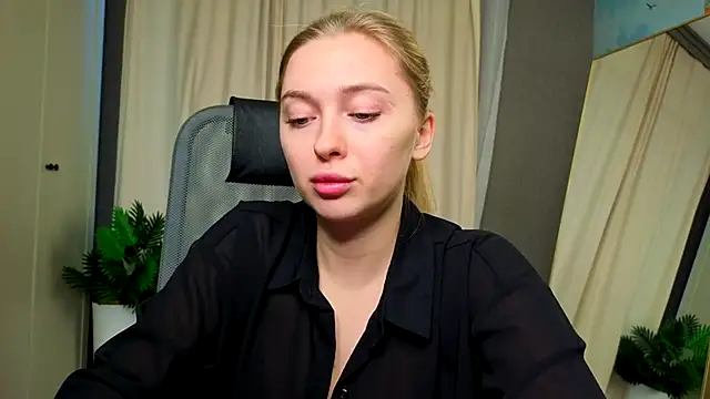 christie luv online show from December 5, 1:10 pm