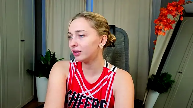 christie luv online show from November 22, 1:43 pm