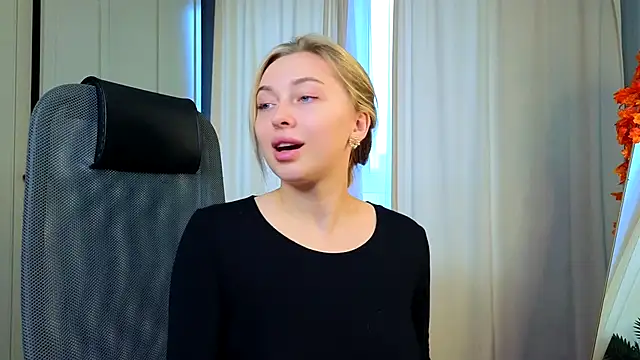 christie luv online show from November 20, 10:16 am