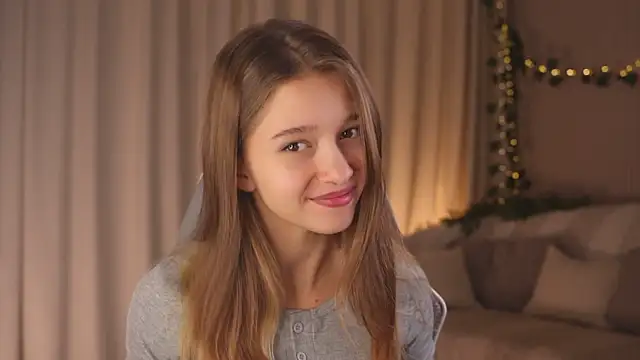 UdelaHathorne online show from October 11, 3:57 pm