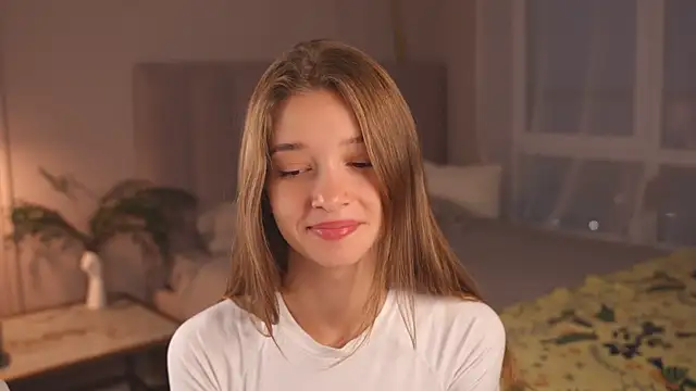 UdelaHathorne online show from September 27, 3:29 pm