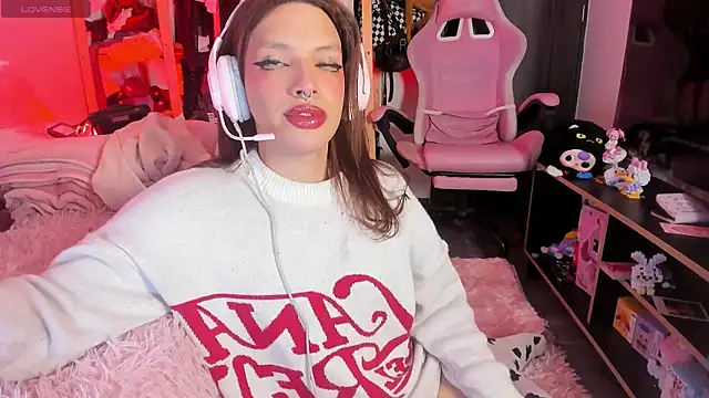 Loona s online show from April 5, 11:00 pm