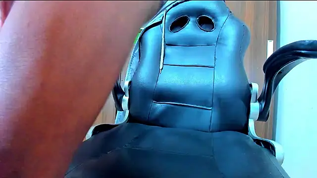 Dreamastercum  online show from January 7, 9:31 pm