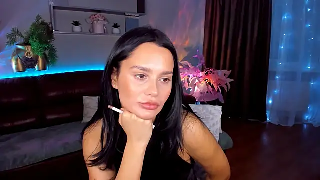 Snapshot of DanaSincere chatting on February 6, 4:19 am DanaSincere online show from February 6, 4:19 am