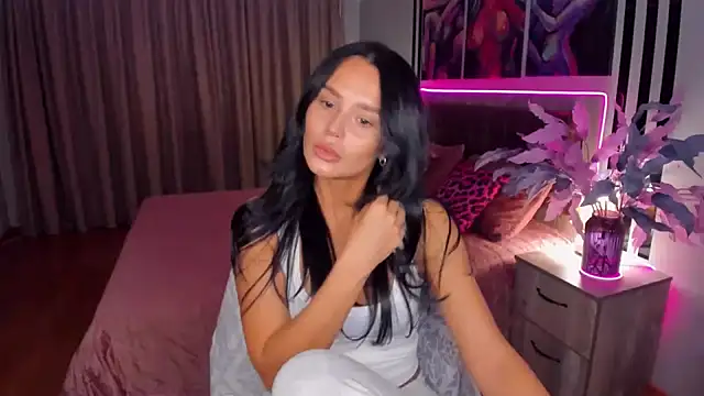 Snapshot of DanaSincere chatting on October 4, 5:42 am DanaSincere online show from October 4, 5:42 am