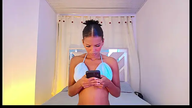 Lia Taylor1 online show from March 11, 10:48 pm