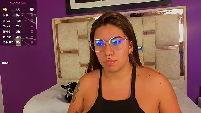 emilyy cooperr online show from April 18, 12:07 pm