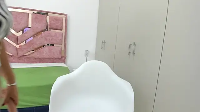 emilyy cooperr online show from March 1, 6:35 am