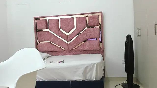 emilyy cooperr online show from March 11, 3:04 am