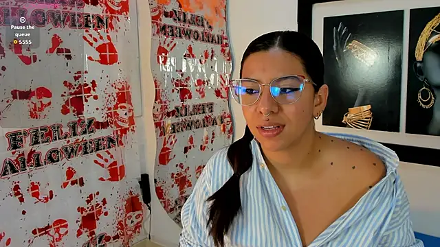emilyy cooperr online show from October 29, 12:15 pm