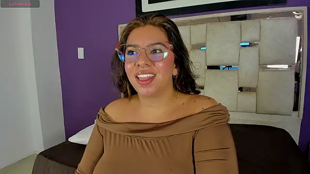 emilyy cooperr online show from March 12, 12:20 pm