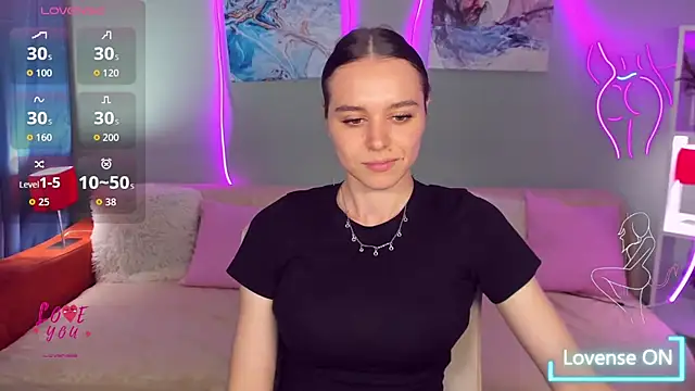 Snapshot of EmelyMason chatting on June 7, 9:47 am EmelyMason online show from June 7, 9:47 am