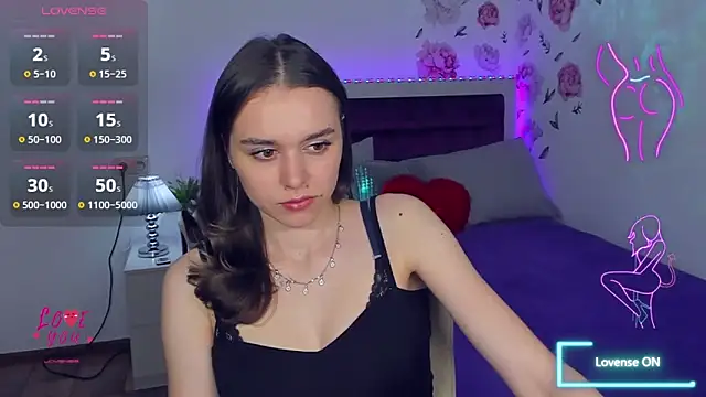 Snapshot of EmelyMason chatting on May 8, 7:01 am EmelyMason online show from May 8, 7:01 am