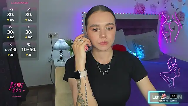Snapshot of EmelyMason chatting on May 20, 4:53 am EmelyMason online show from May 20, 4:53 am