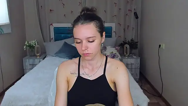 Snapshot of EmelyMason chatting on June 30, 6:24 am EmelyMason online show from June 30, 6:24 am