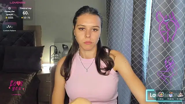 Snapshot of EmelyMason chatting on July 14, 5:34 am EmelyMason online show from July 14, 5:34 am