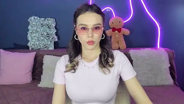 EmelyMason online show from March 21, 8:30 am