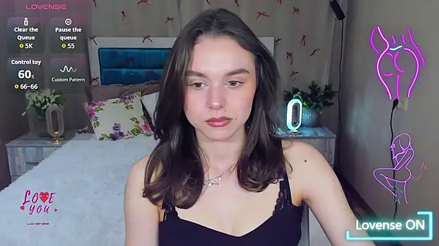 Snapshot of EmelyMason chatting on May 4, 5:55 am EmelyMason online show from May 4, 5:55 am
