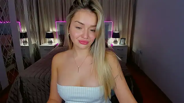 EvaGoddes online show from November 18, 7:00 am