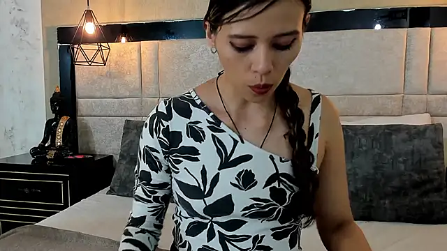 Snapshot of LiliJensen chatting on November 13, 10:02 pm LiliJensen online show from November 13, 10:02 pm