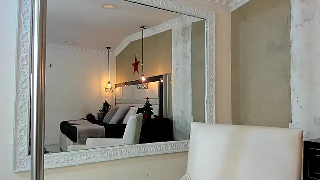 Snapshot of LiliJensen chatting on December 5, 8:17 pm LiliJensen online show from December 5, 8:17 pm