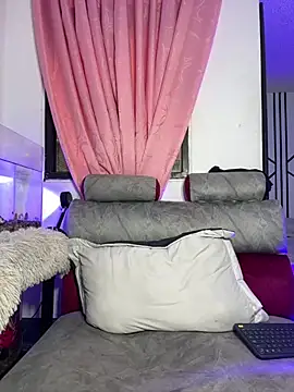 Snapshot of CRAZY-BOY99 chatting on February 18, 12:34 pm CRAZY-BOY99 online show from February 18, 12:34 pm