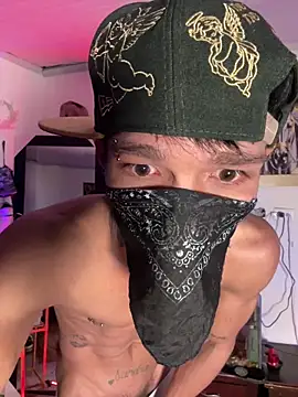 Snapshot of CRAZY-BOY99 chatting on December 22, 9:09 am CRAZY-BOY99 online show from December 22, 9:09 am