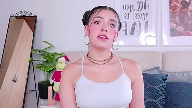 SaritaBratz online show from December 14, 9:20 pm