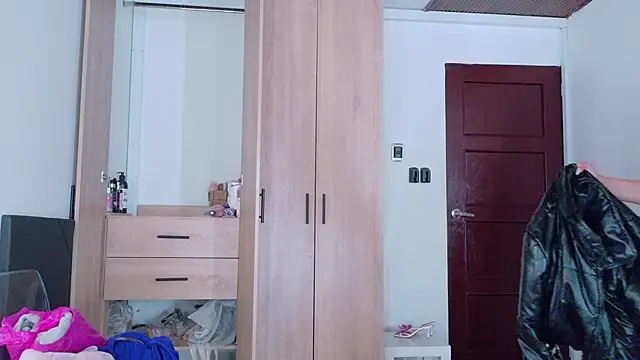 SaritaBratz online show from January 15, 8:45 pm