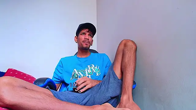Snapshot of Miguel_bigcock chatting on June 25, 2:00 pm Miguel bigcock online show from June 25, 2:00 pm