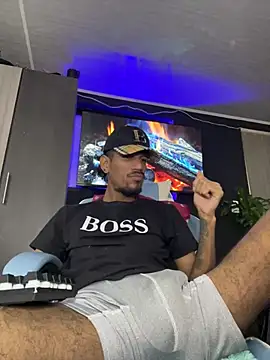 Snapshot of Miguel_bigcock chatting on March 8, 5:01 pm Miguel bigcock online show from March 8, 5:01 pm