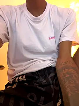 Snapshot of Miguel_bigcock chatting on December 15, 2:28 am Miguel bigcock online show from December 15, 2:28 am