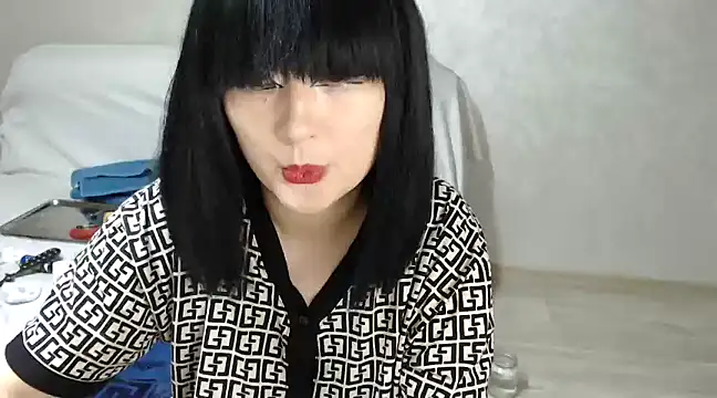 Sweet Yoon online show from December 7, 2:30 pm