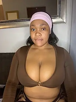 Snapshot of CuteSexyBoobz chatting on November 21, 7:35 pm CuteSexyBoobz online show from November 21, 7:35 pm