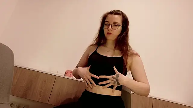 Snapshot of BeeBlossom chatting on November 29, 4:07 pm BeeBlossom online show from November 29, 4:07 pm